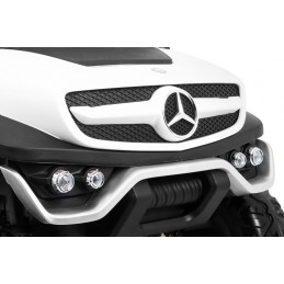 Pojazd Mercedes BENZ UNIMOG Biały