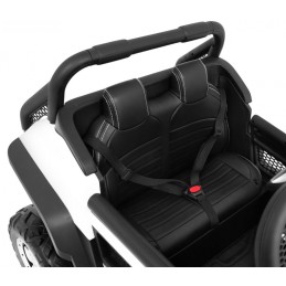 Pojazd Mercedes BENZ UNIMOG Biały