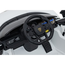 Pojazd Lamborghini Revuelto Białe