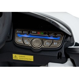 Pojazd Lamborghini Revuelto Białe