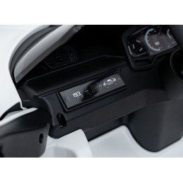 Pojazd Lamborghini Revuelto Białe